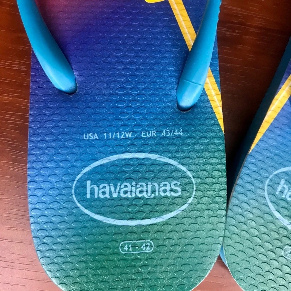 Havaianas x Dylan’s Candy Bar Flip Flops w/ Charms - Picture 7 of 8
